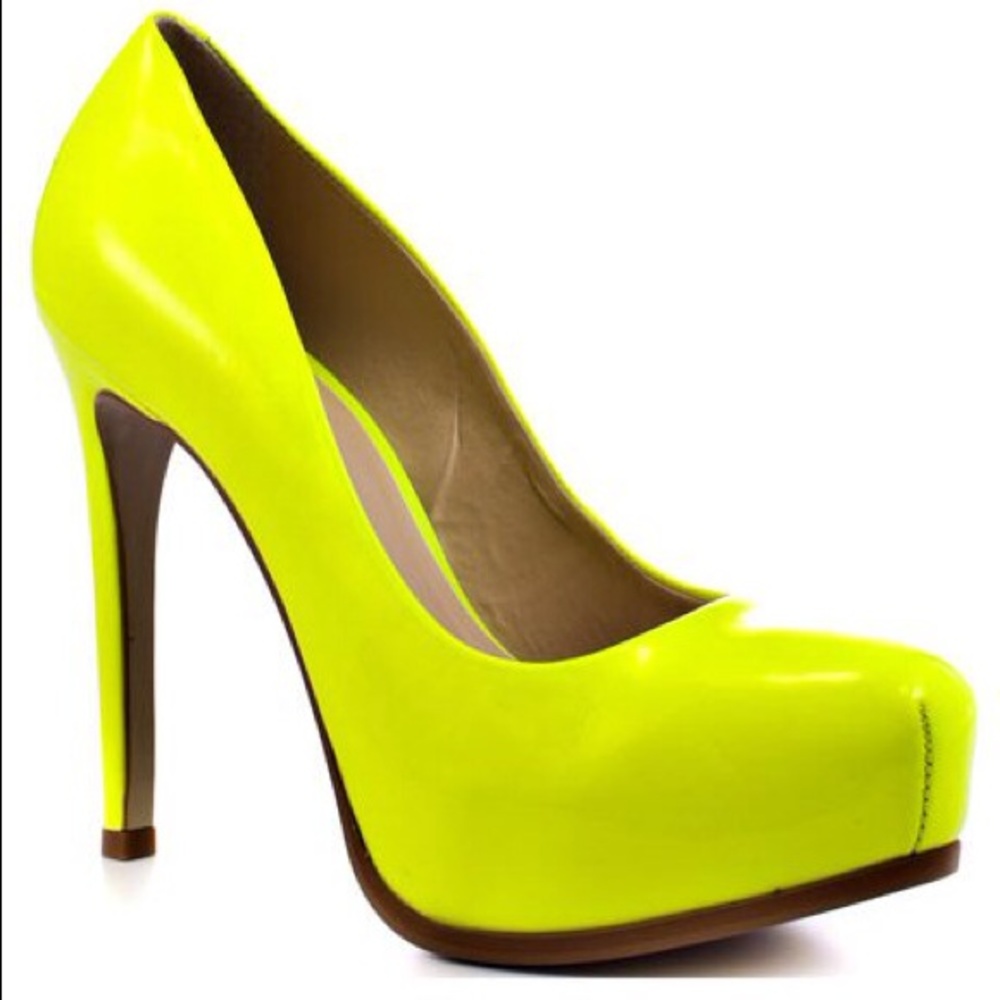 Kelsi Dagger neon yellow pumps!